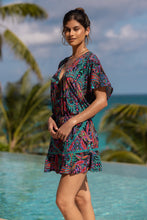 QUE LINDA - Playera V Neck Ruffle Dress • Multicolor