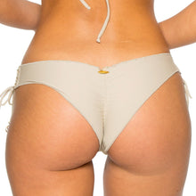 LA CORREDERA - Ruched Back Brazilian Bottom