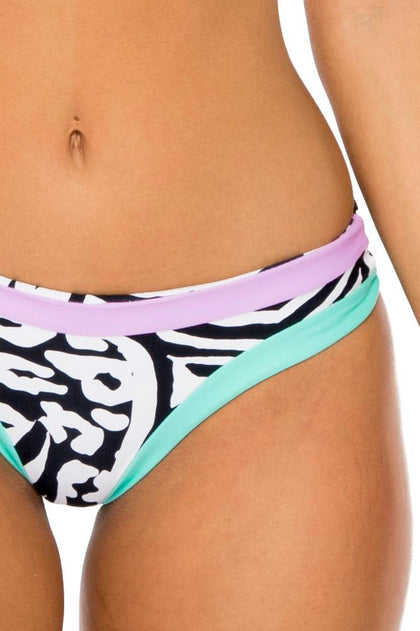 CAYO SETIA - Molded Push Up Bandeau Halter Top & Seamless Full Ruched Back Bottom • Multicolor