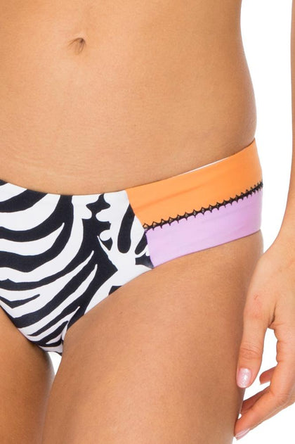 CAYO SETIA - Underwire Top & Stitched Straps Moderate Bottom • Multicolor