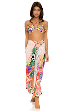 SHOCKING FLORALS - Bandeau Top & Pareo • Multicolor